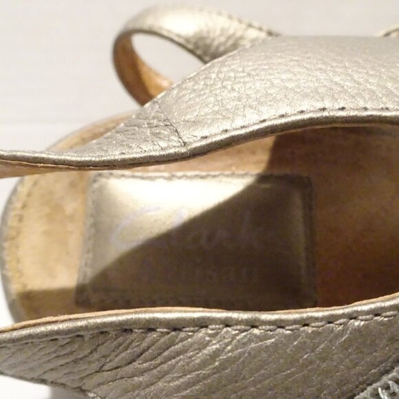 Clarks Collection Bronze Strappy Casual Sandals Size 7M Metallic Peep Toe - Picture 3 of 5